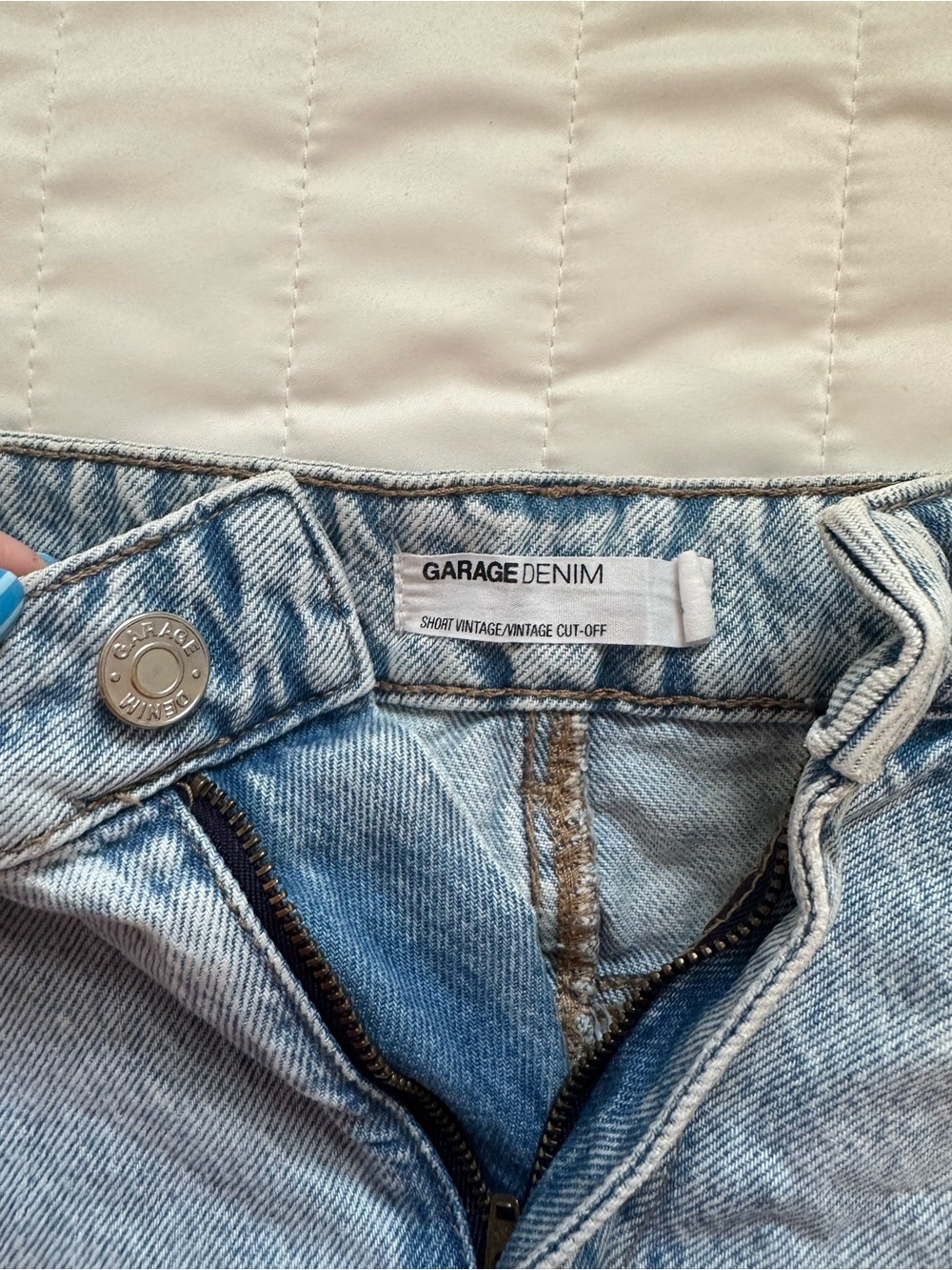 Garage Distressed Light Blue Denim Women’s Vintage Cut-Off Shorts Size 00 - Picture 2 of 4